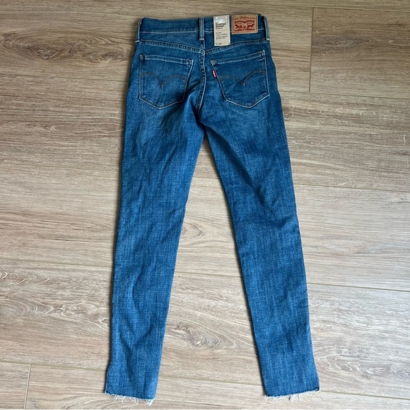 NWT- Levi’s Shaping Skinny Ankle size: 24 - Picture 3 of 5